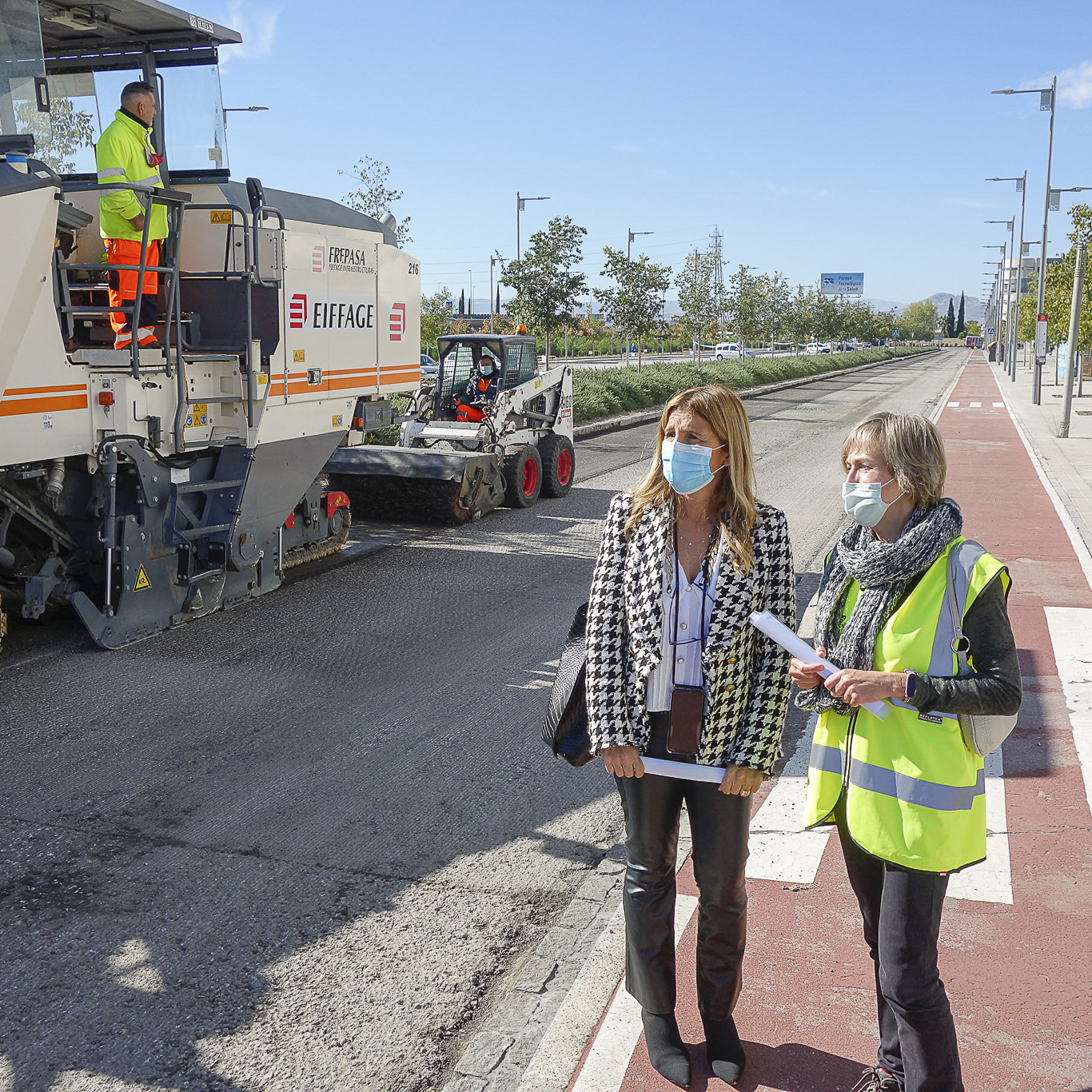 ©Ayto.Granada: El Ayuntamiento aplica en a avenida del Conocimiento asfalto en ruido que reduce la contaminacin acstica 